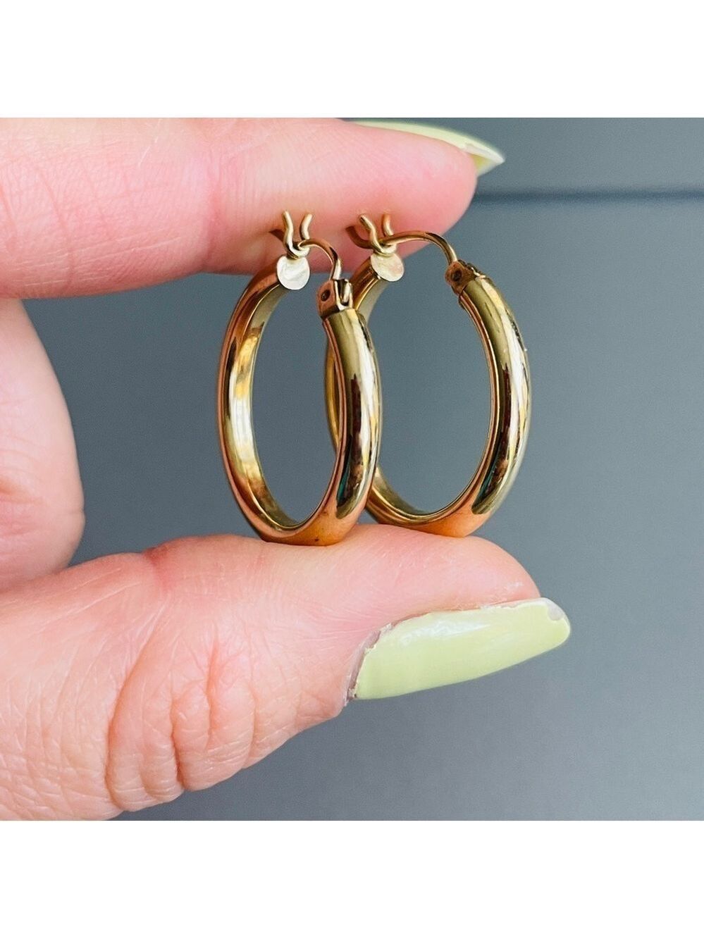 10K Yellow Gold Classic Polished Thick Hoop Vintage Earrings